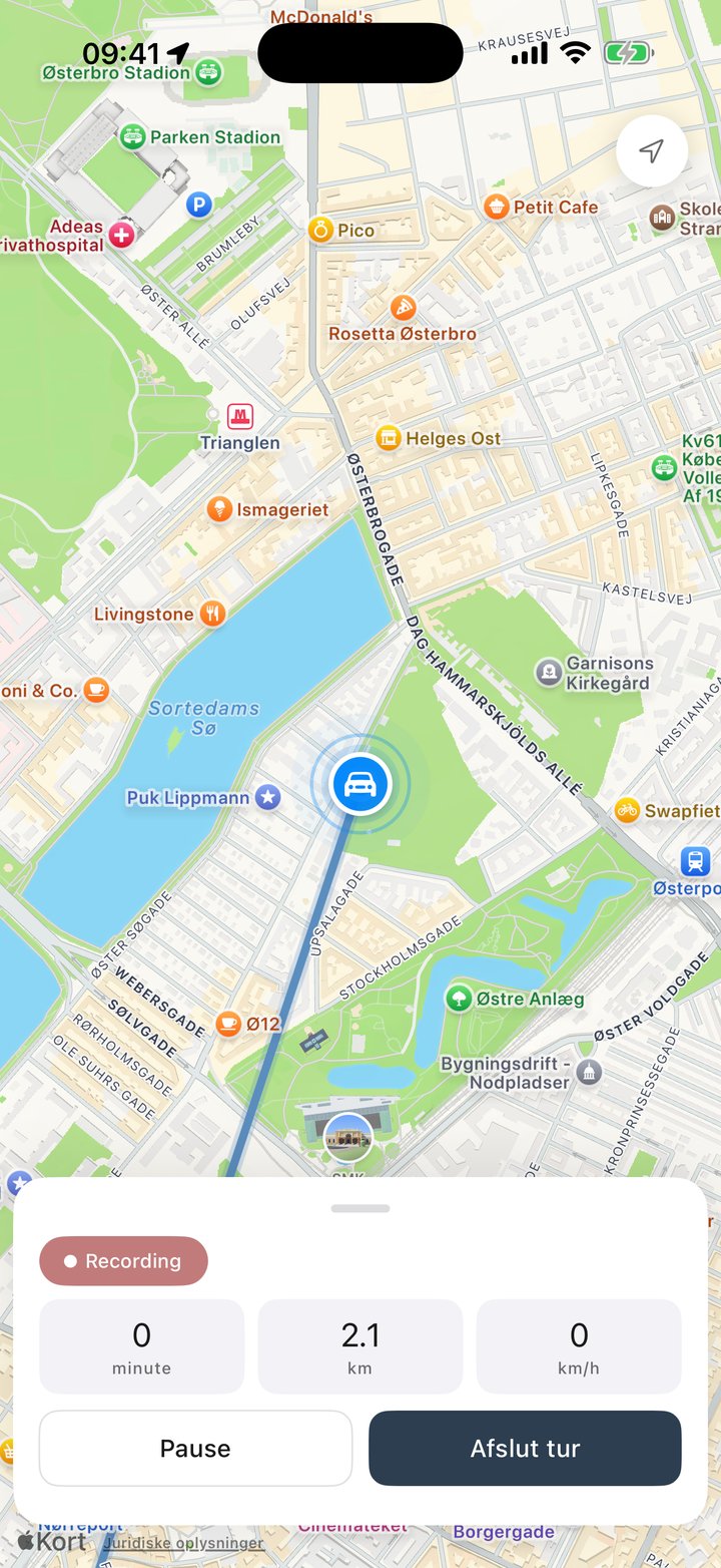 Mile Tracker registrerer en tur live på kortet: afstand, tid og hastighed med knapperne Pause og Afslut tur
